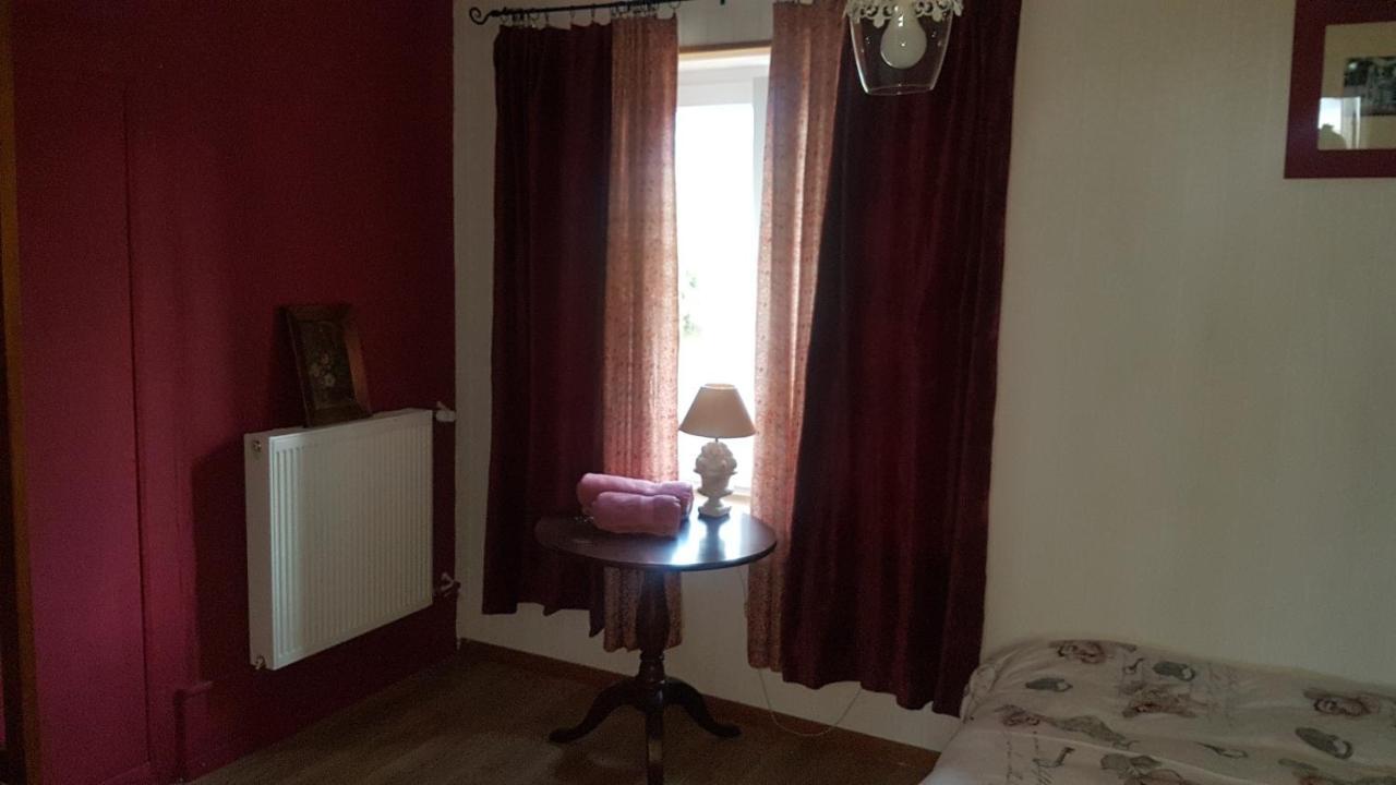 Bed and Breakfast Au Petit Bonheur Courgenay Exterior foto